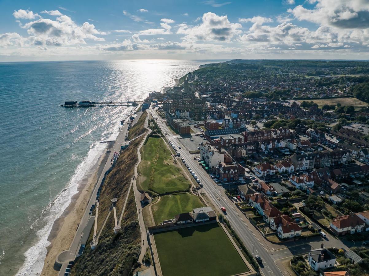 Cliftonville Hotel Cromer Exterior photo