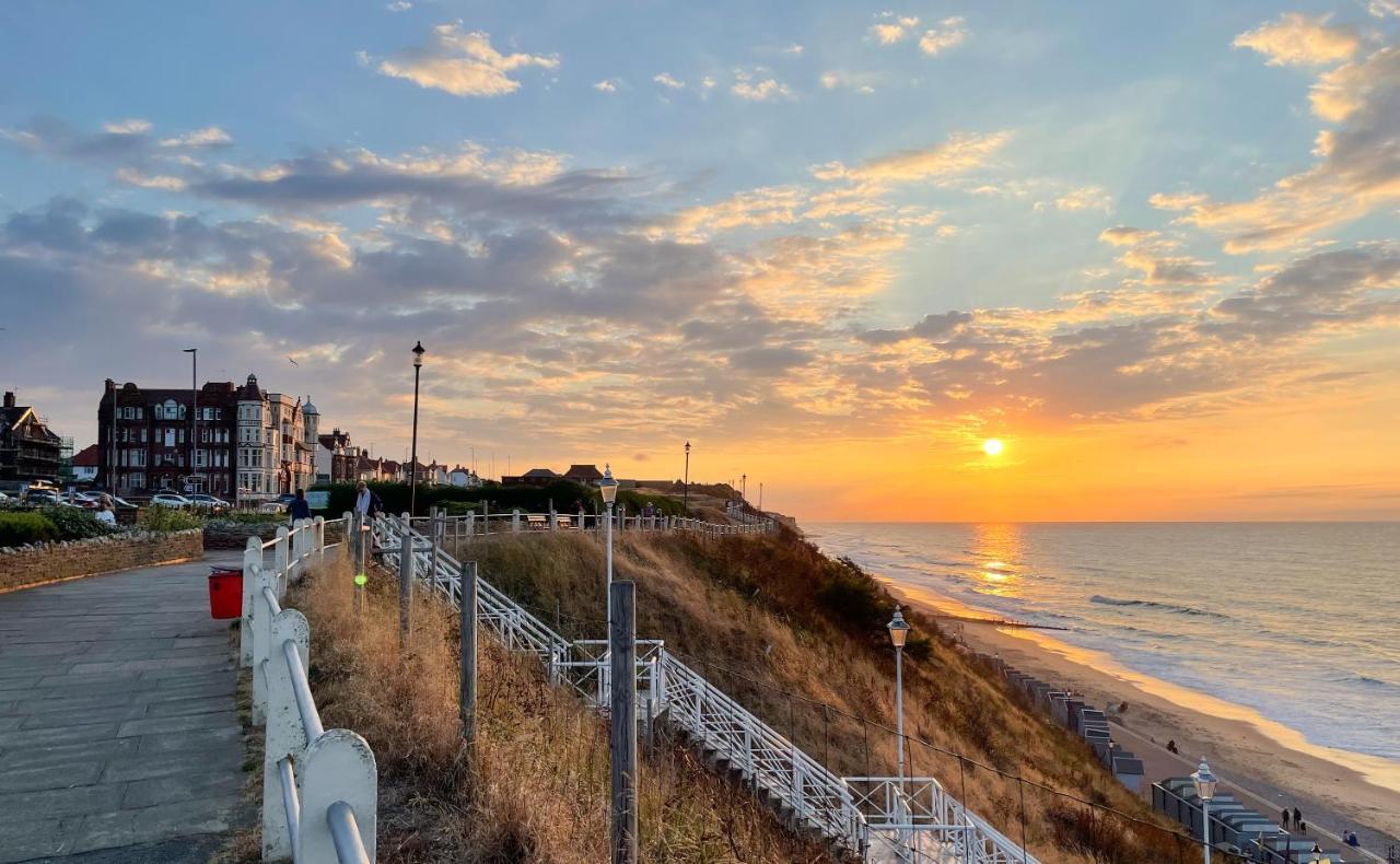 Cliftonville Hotel Cromer Exterior photo
