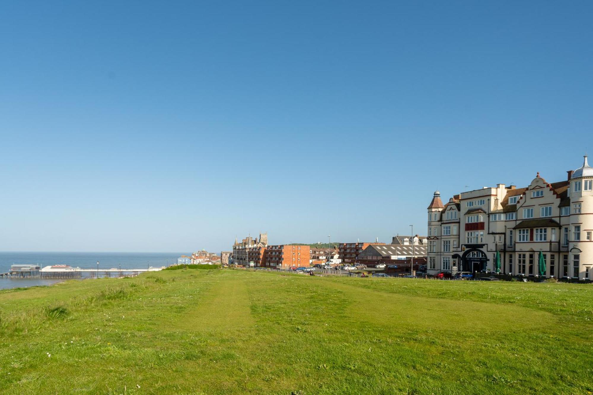 Cliftonville Hotel Cromer Exterior photo
